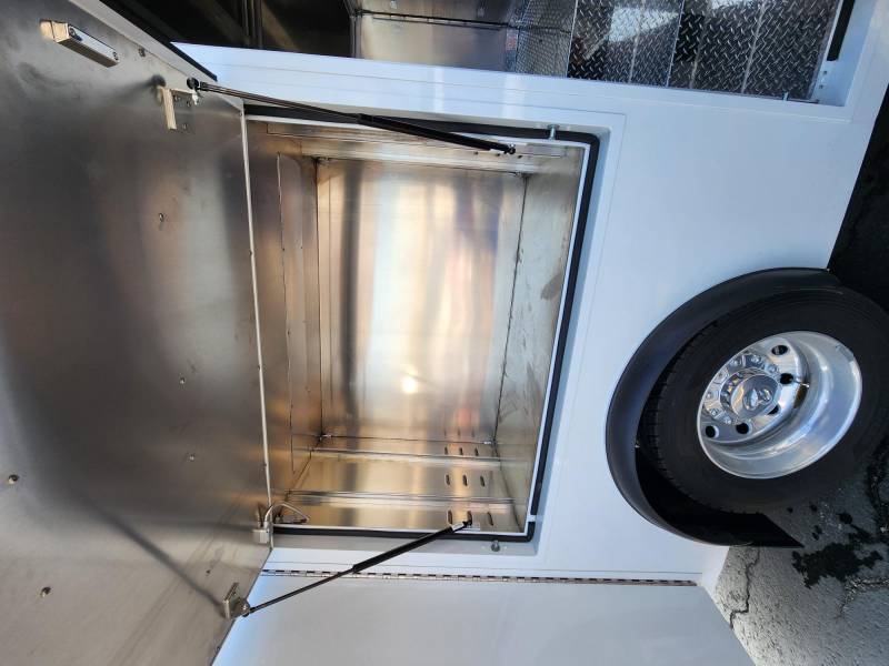 IN STOCK 2022 RAM 5500 SLT REG CAB 4X4 HACKNEY COMMANDER 15FT SERVICE