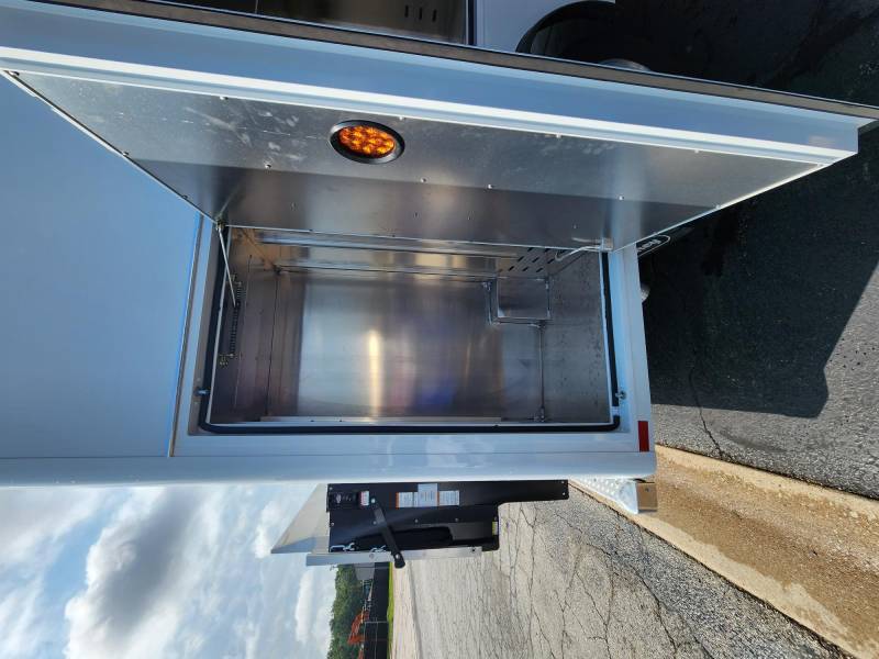 IN STOCK 2022 RAM 5500 SLT REG CAB 4X4 HACKNEY COMMANDER 15FT SERVICE