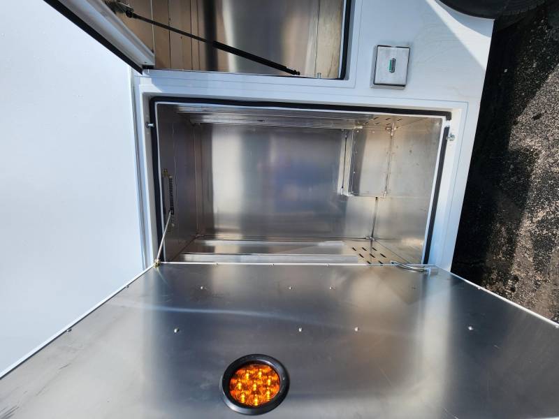 IN STOCK 2022 RAM 5500 SLT REG CAB 4X4 HACKNEY COMMANDER 15FT SERVICE