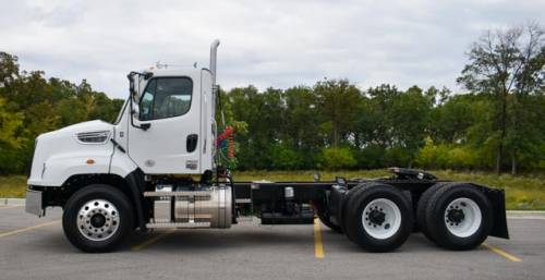 Freightliner - **IN STOCK** 2024 FREIGHTLINER 114SD DAY CAB TRACTOR