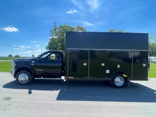 Hackney - IN STOCK - 2023 RAM 5500 SLT REG CAB 4X4 HACKNEY 15FT COMMANDER SERVICE BODY