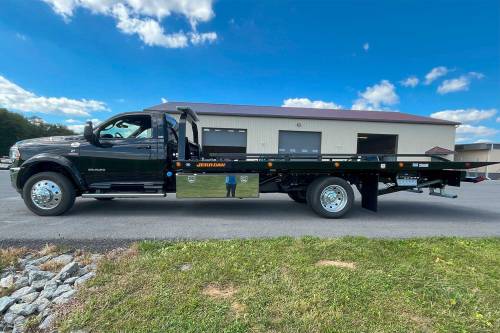 Jerr-Dan - IN STOCK - 2024 RAM 5500 SLT REG CAB 4X4 JERR-DAN CARRIER 20SRR6T-W-LP