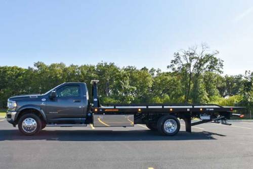 Jerr-Dan - IN STOCK - 2023 RAM 5500 SLT REG CAB 4X4 JERR-DAN CARRIER 20SRR6T-W-LP