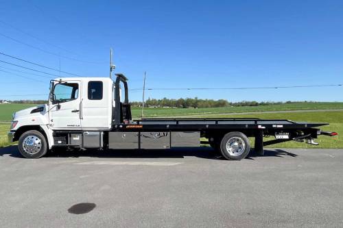Jerr-Dan - IN STOCK - 2024 HINO L6 EXT CAB 4X2 JERR-DAN CARRIER 22SRR6T-W-LP
