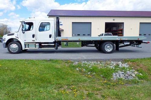 Jerr-Dan - IN STOCK - 2025 FREIGHTLINER M2-106 PLUS CREW CAB 4X2 JERR-DAN CARRIER 22NGAF6T-W-LP