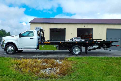 Jerr-Dan - IN STOCK - 2023 RAM 5500 SLT REG CAB 4X4 JERR-DAN CARRIER 20SRR6T-W-LP