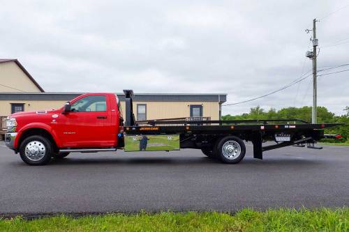 Jerr-Dan - IN STOCK - 2024 RAM 5500 SLT REG CAB 4X2 JERR-DAN CARRIER 20SRR6T-W-LP