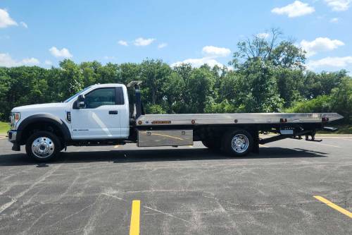 Jerr-Dan - PRE-OWNED AVAILABLE - 2022 FORD F550 REG CAB 4X2 JERR-DAN CARRIER 20NGAF6T-W-LP