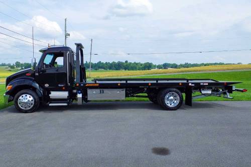 Jerr-Dan - IN STOCK - 2025 PETERBILT 536 REG CAB 4X2 JERR-DAN CARRIER 22SRR6T-W-LP (GALV)