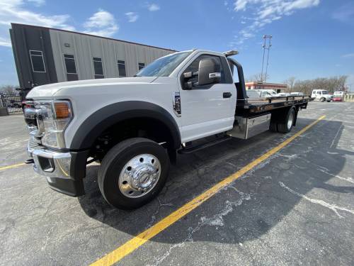 Jerr-Dan - Pre-Owned Available  - 2022 Ford F600 Reg Cab 4x2  V8 Gas White Jerrdan 20SRR6T-W-LP