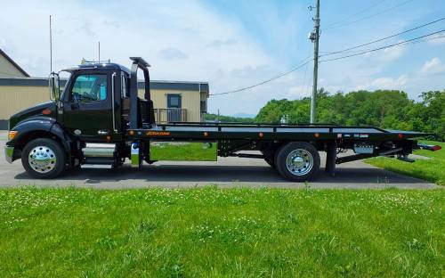 Jerr-Dan - IN STOCK - 2025 PETERBILT 536 REG CAB 4X2 JERR-DAN CARRIER 22SRR6T-W-LP
