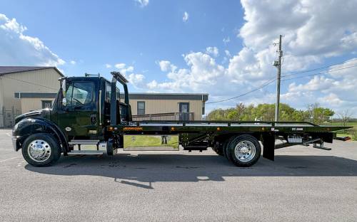 Jerr-Dan - IN STOCK - 2026 FREIGHTLINER M2106 PLUS REG CAB 4X2 JERR-DAN CARRIER 22SRR6T-W-LP