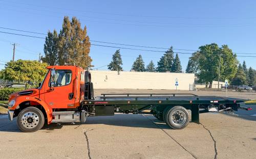 Jerr-Dan - IN STOCK - 2027 FREIGHTLINER M2-106 PLUS REG CAB 4X2 JERR-DAN CARRIER 22SRR6T-W-LP